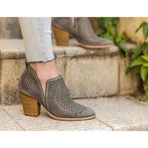 Jeffrey‎ Campbell Suede Laser Cut Ankle Booties Block Heel Tan Women's Size 9